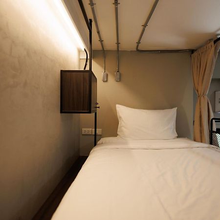 C'House Bangkok Hostel Exterior photo