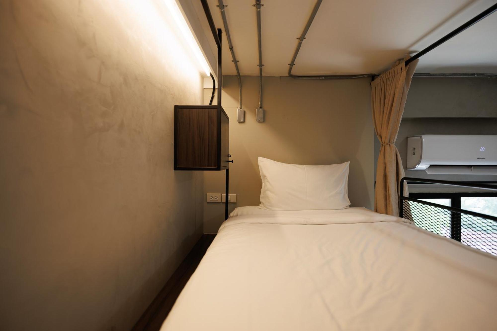 C'House Bangkok Hostel Exterior photo