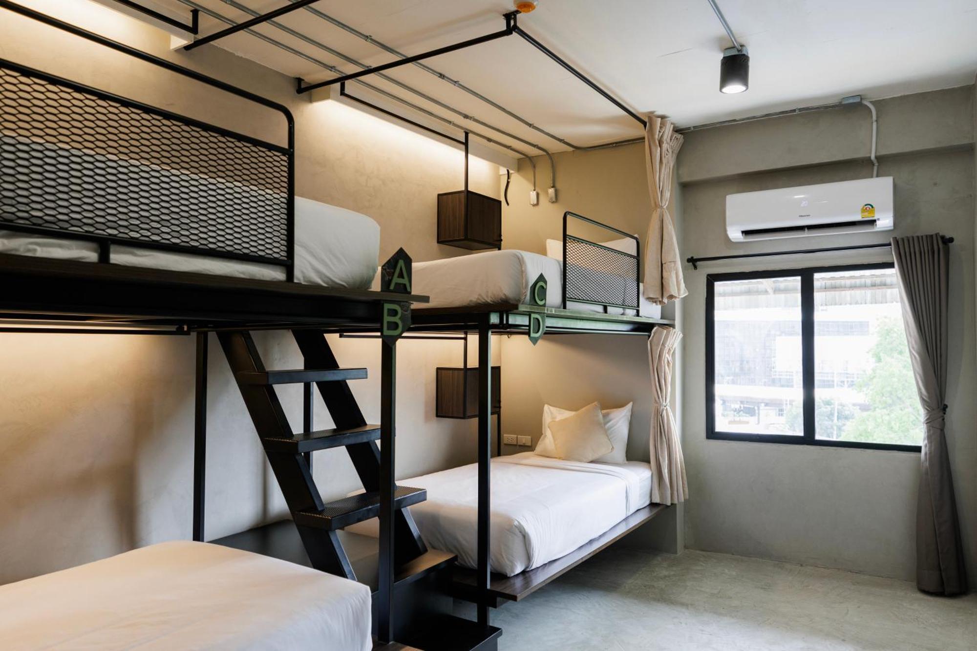 C'House Bangkok Hostel Exterior photo