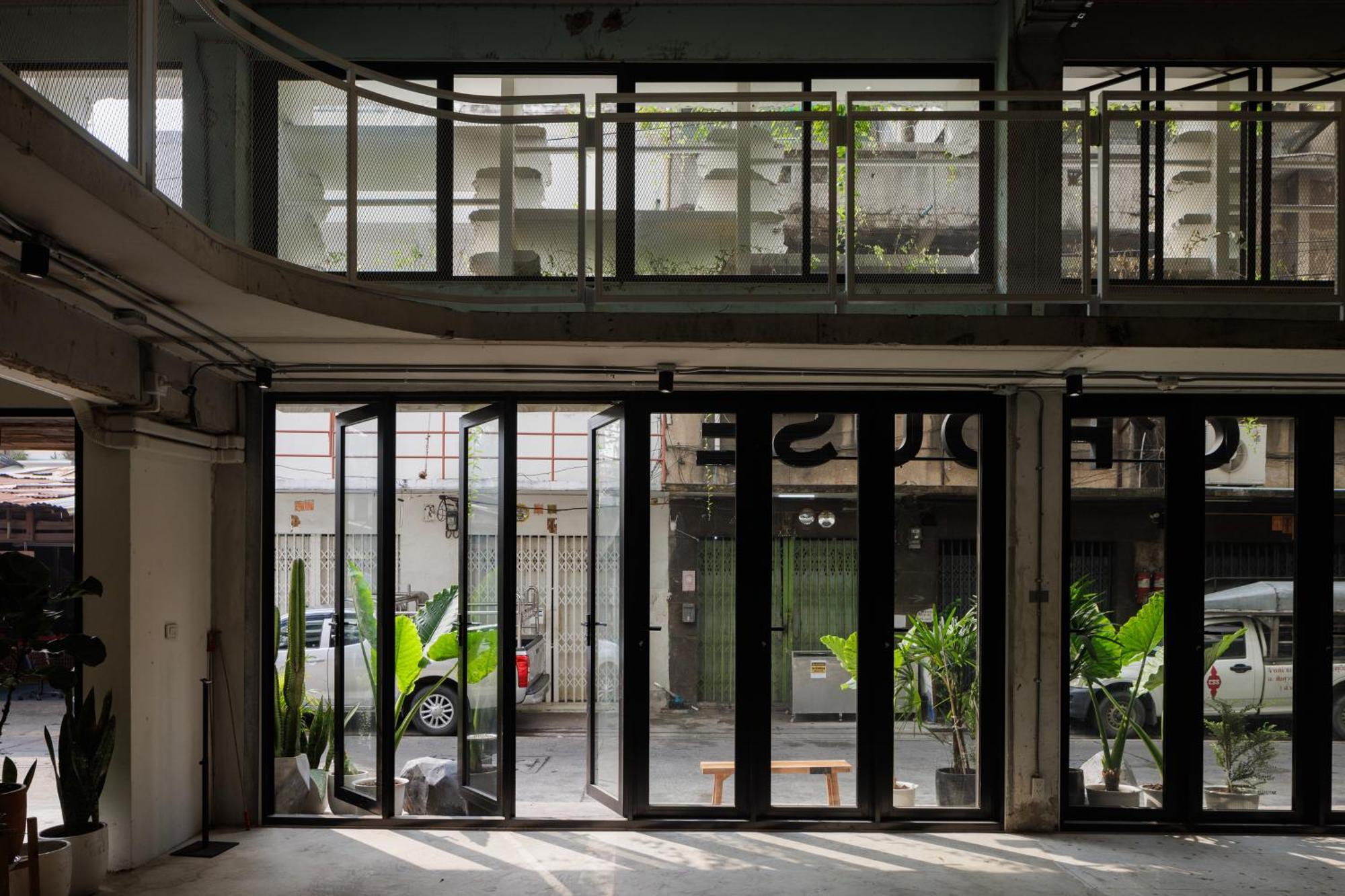 C'House Bangkok Hostel Exterior photo