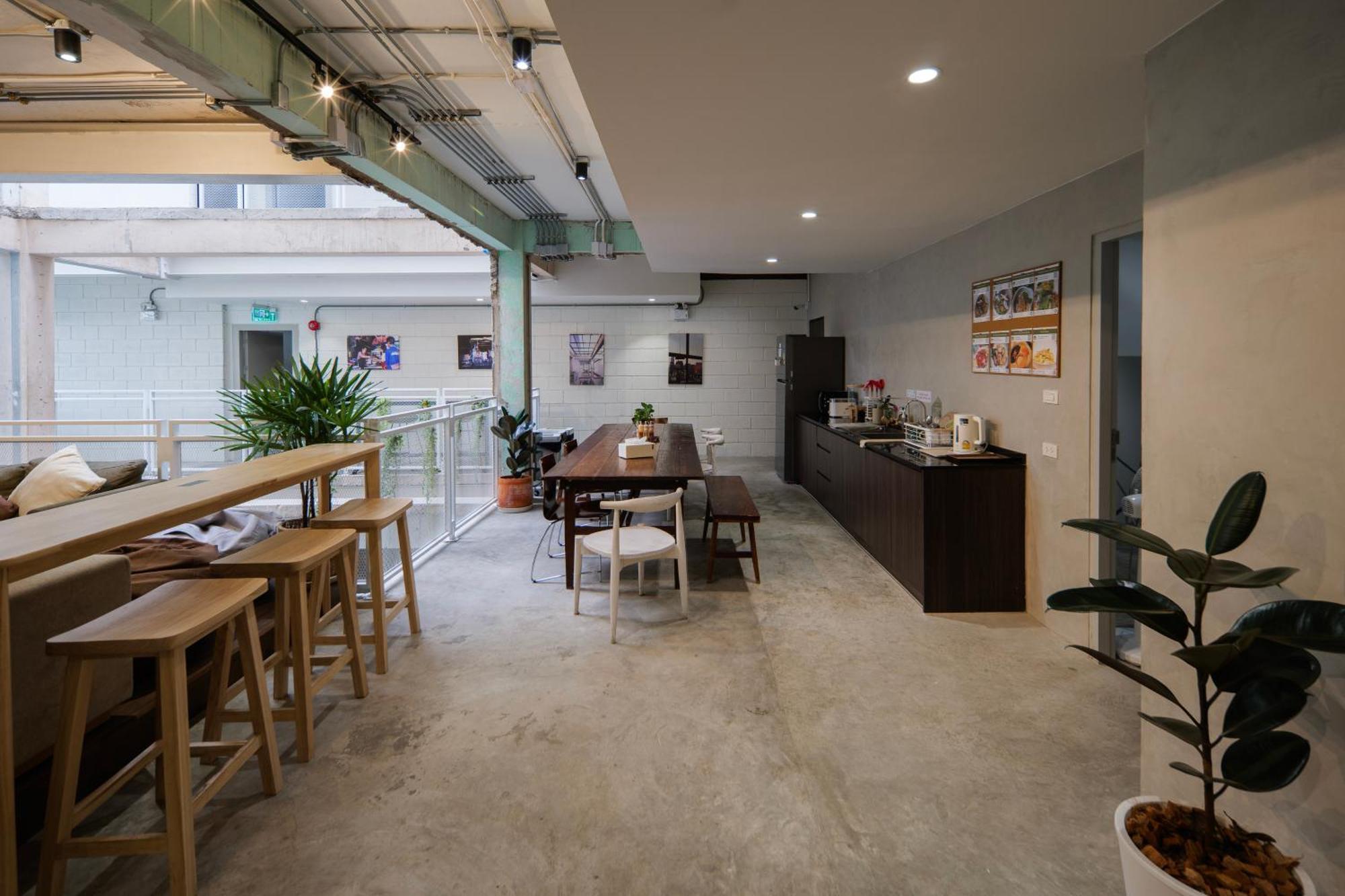 C'House Bangkok Hostel Exterior photo